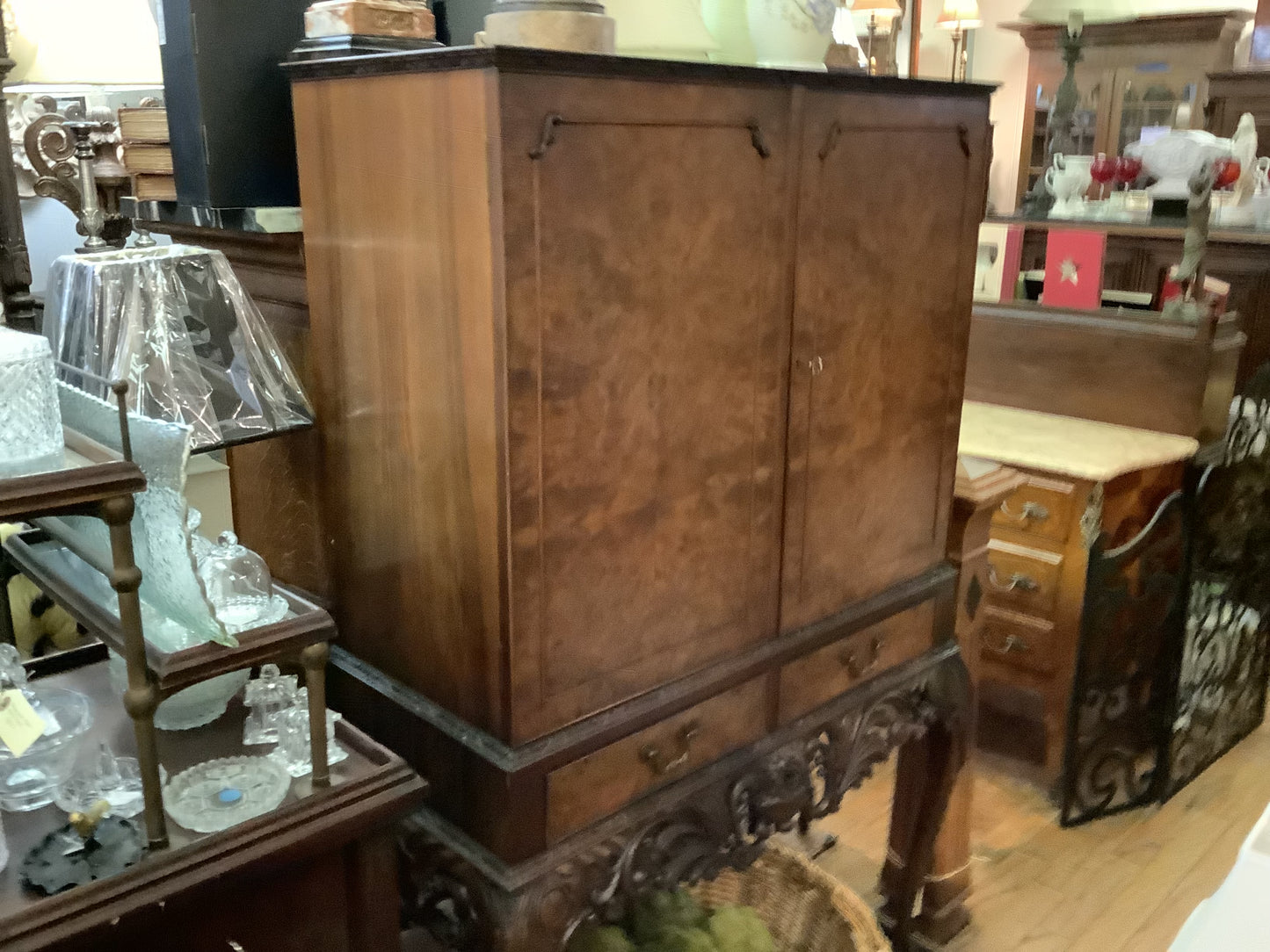 619. Chippendale bar cabinet