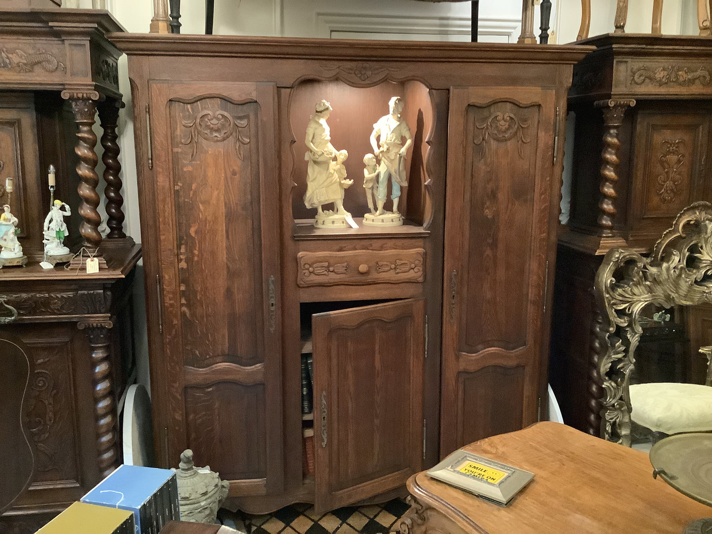 687. French cabinet w/shelves