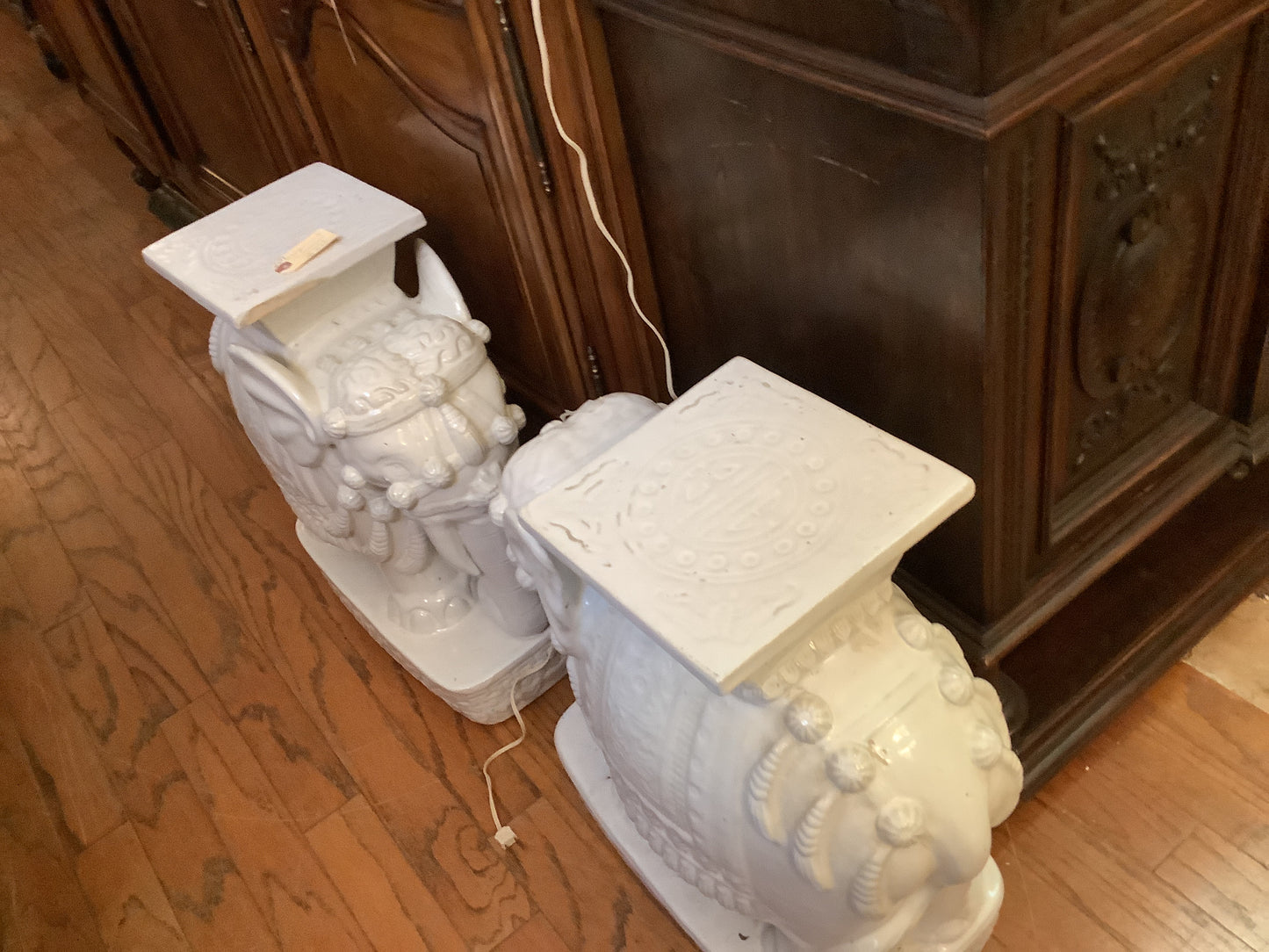 699. Elephant garden stool