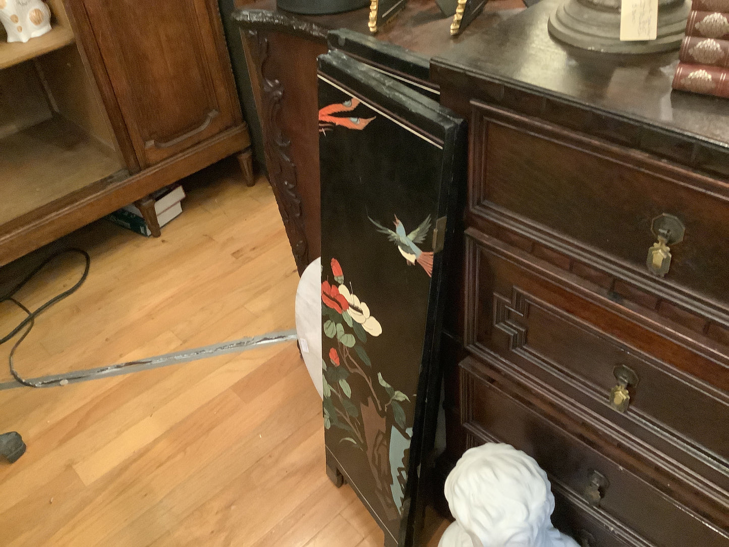 2141. Asian folding screen