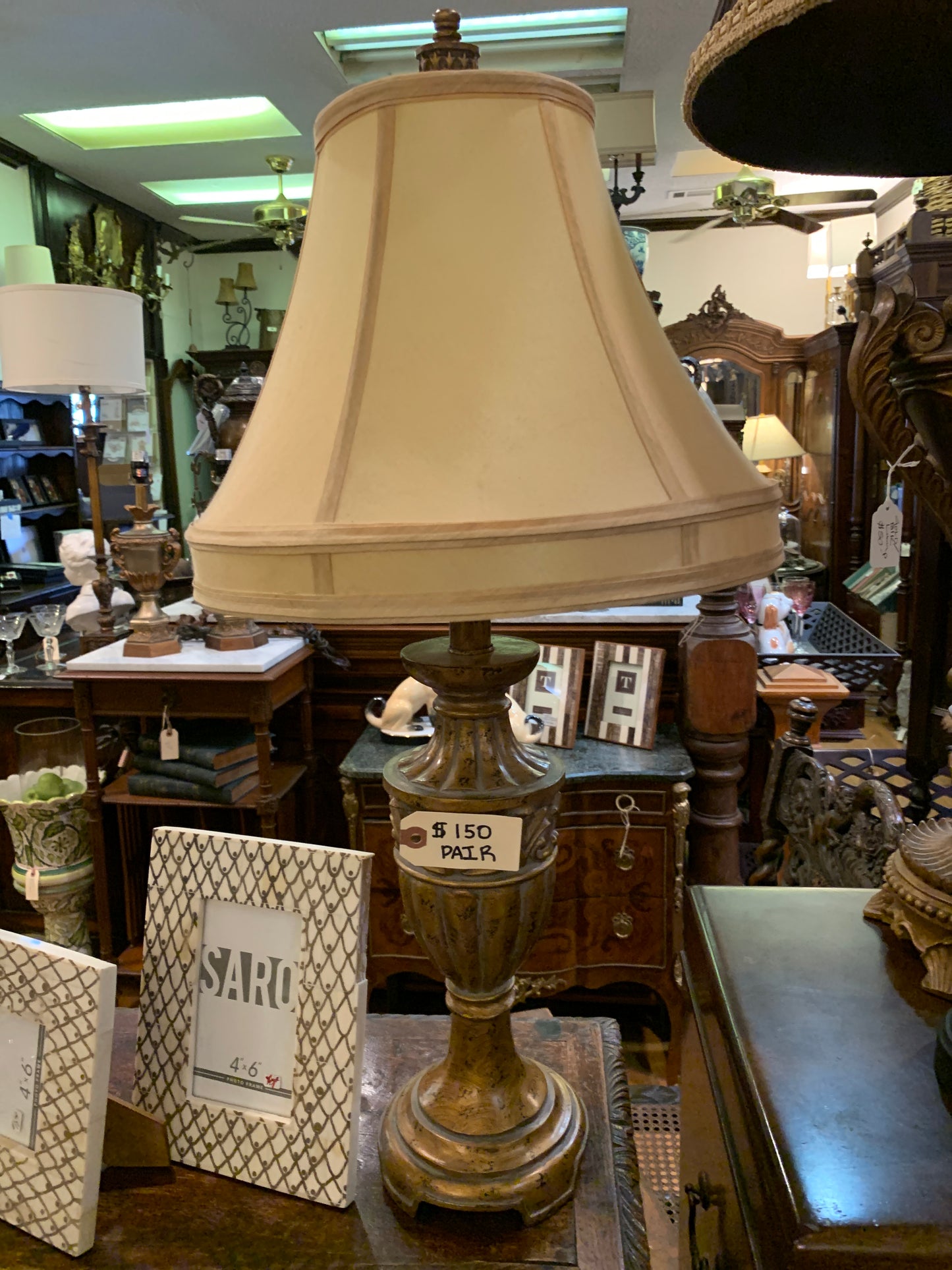 1164. Gold lamps