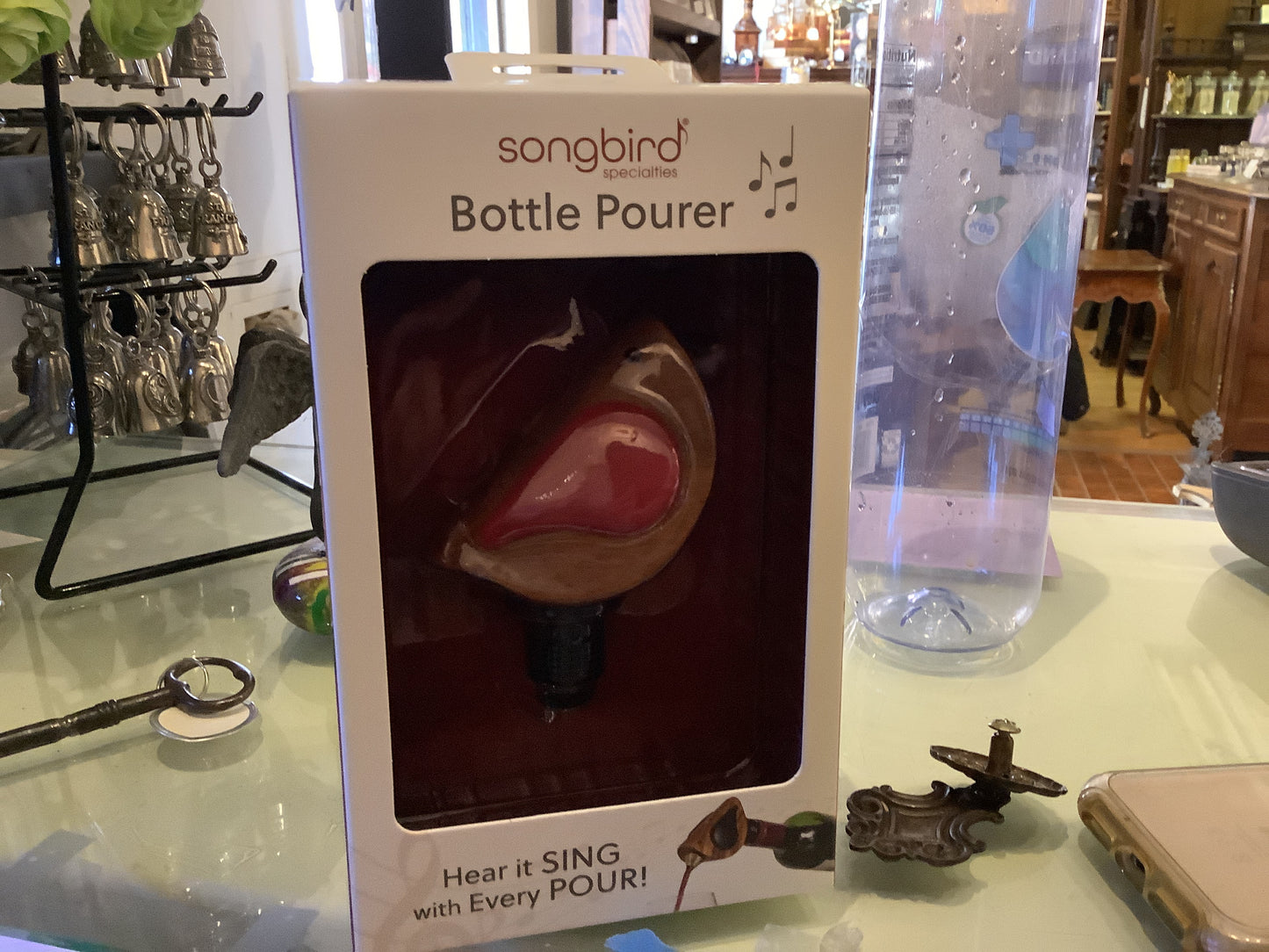 Songbird bottle pourer