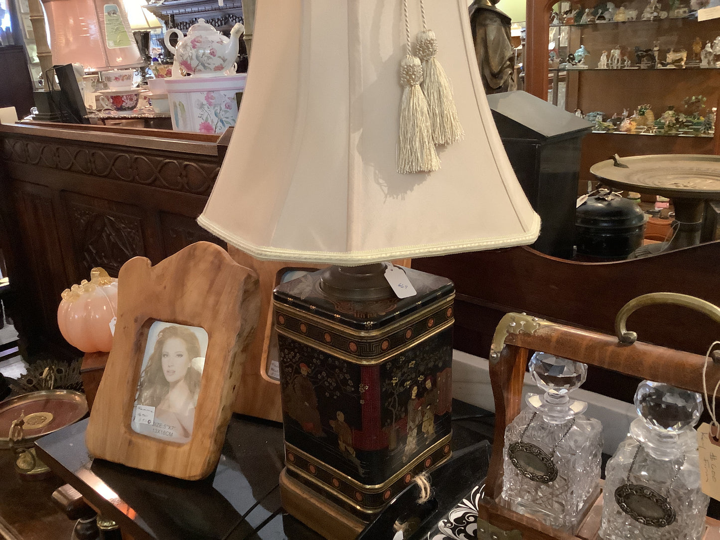 669. Frederick cooper Asian lamp