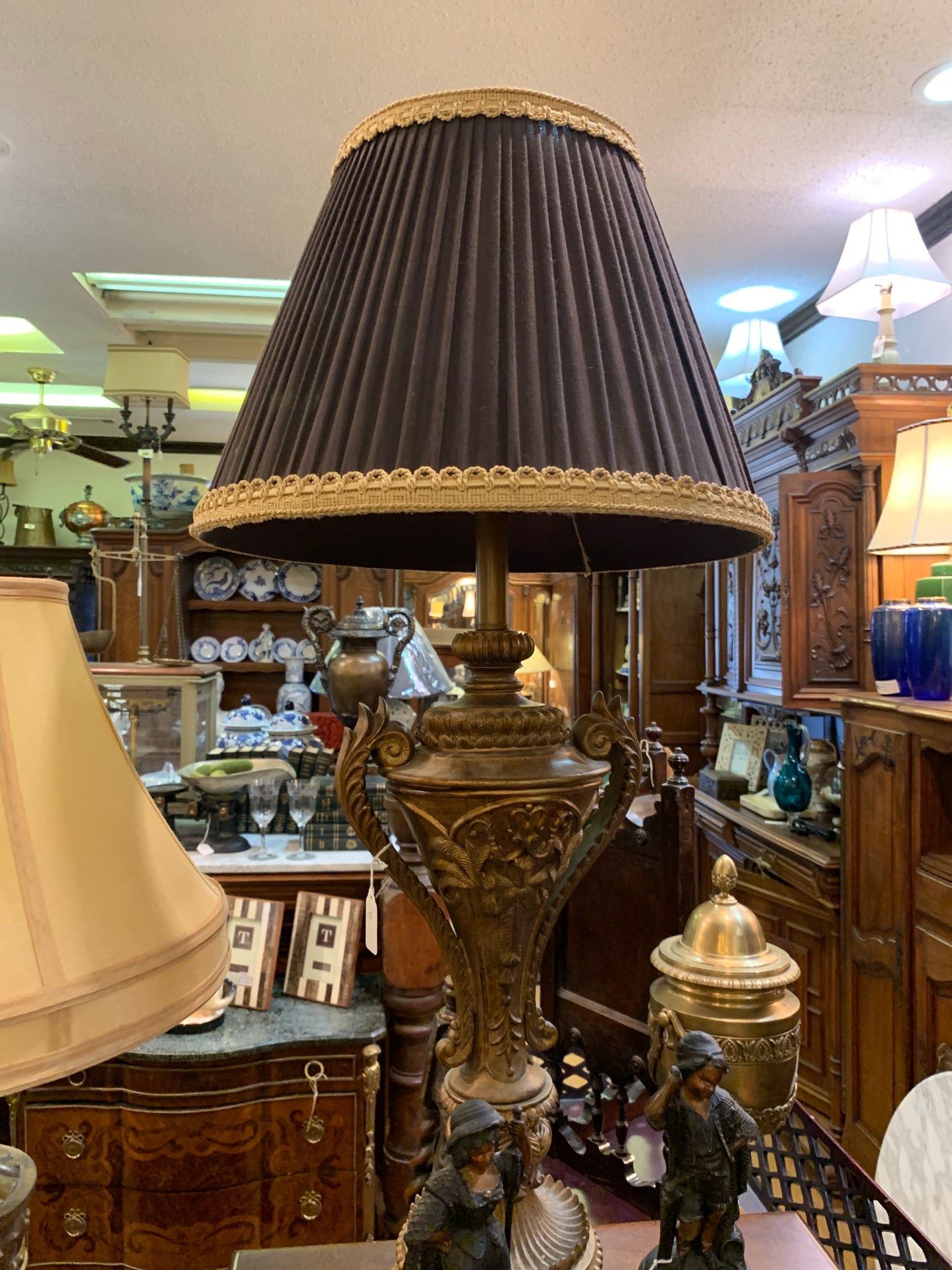 950. Gold lamp blk shade