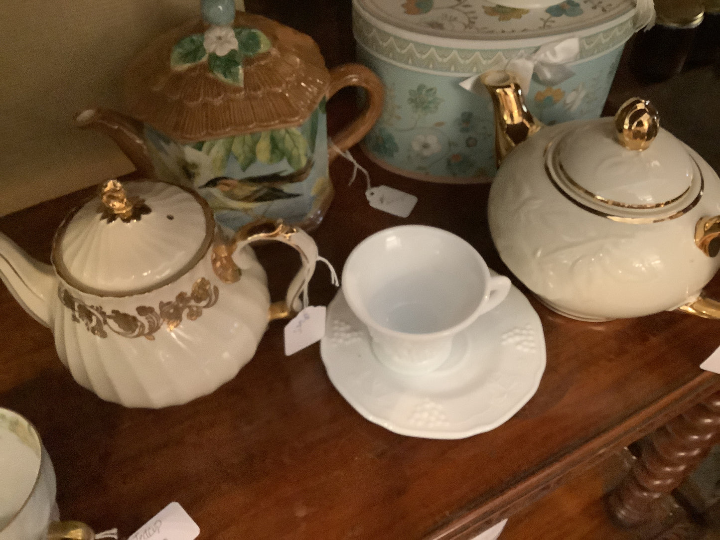 685. Porcelain teapot