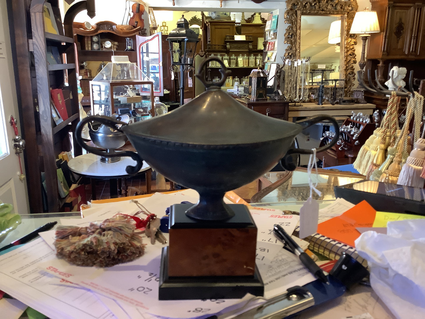 226. Decorative trophy urn