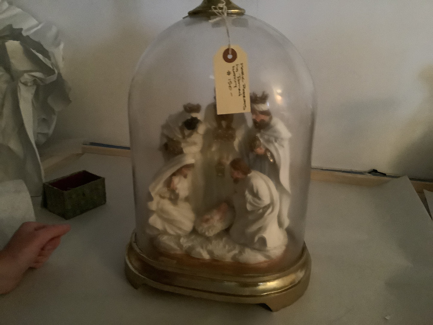 3018.Mark roberts lg. domed nativity