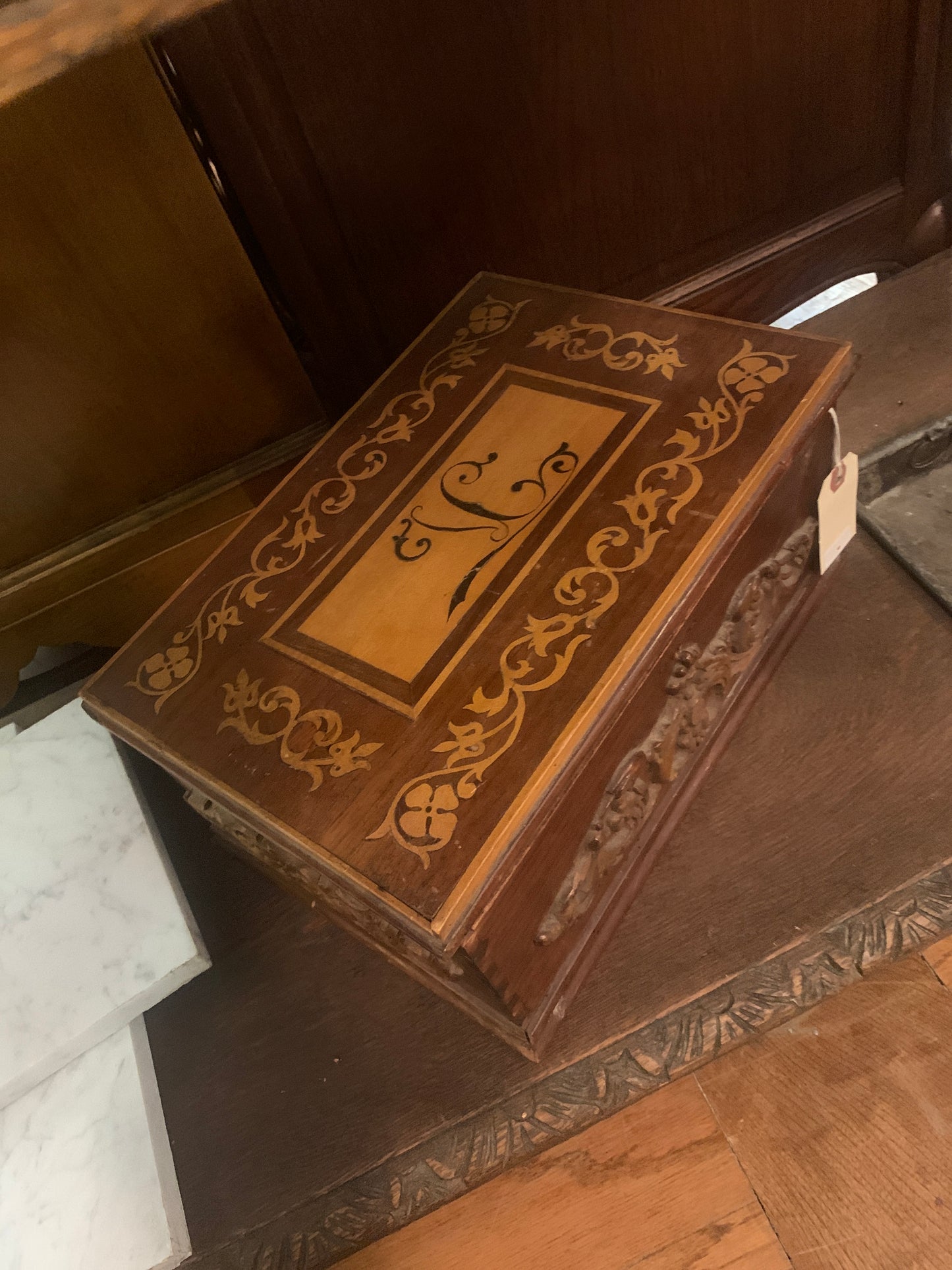 1013. Antique box w/inlay