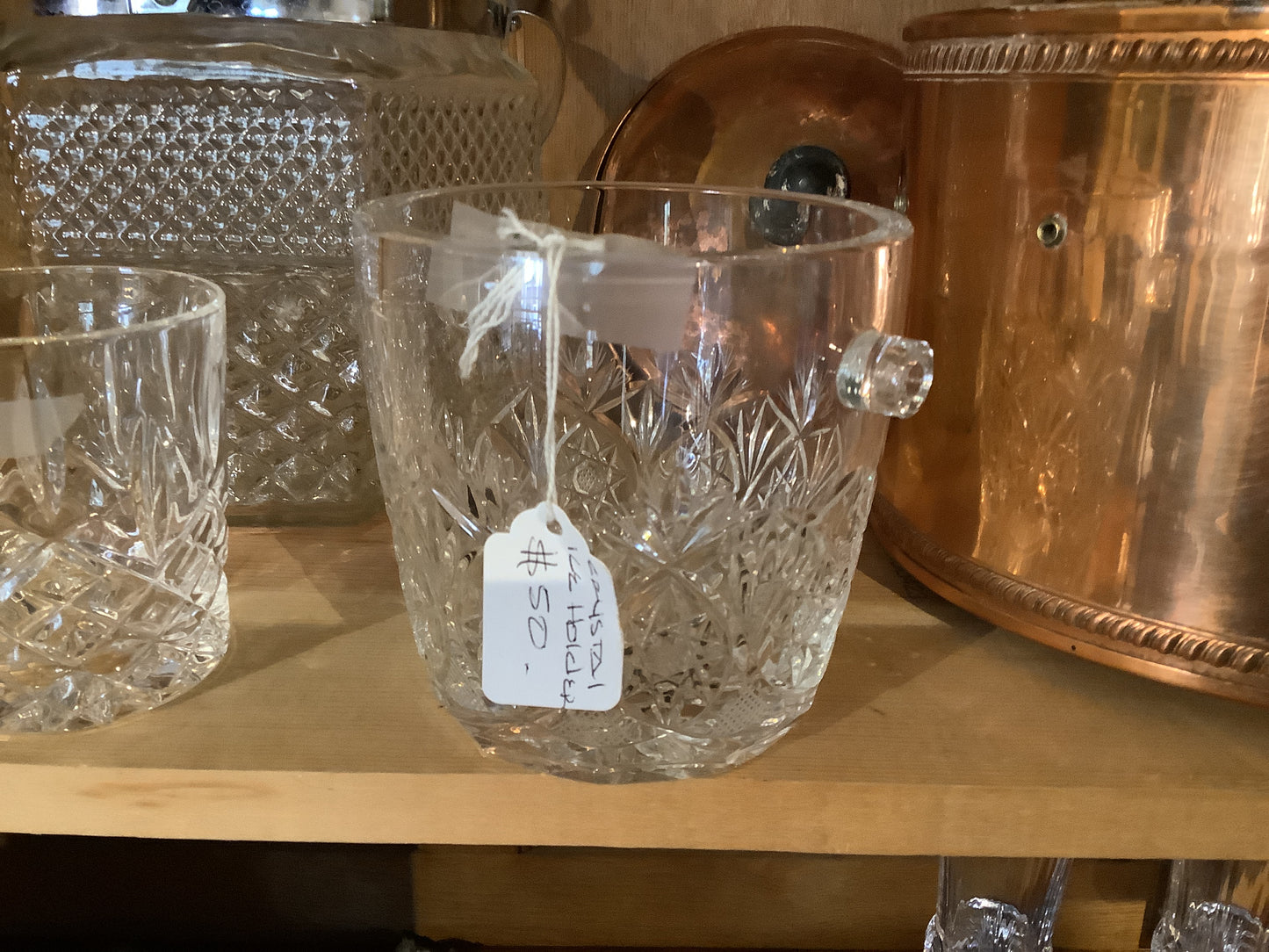 681. Crystal ice holder