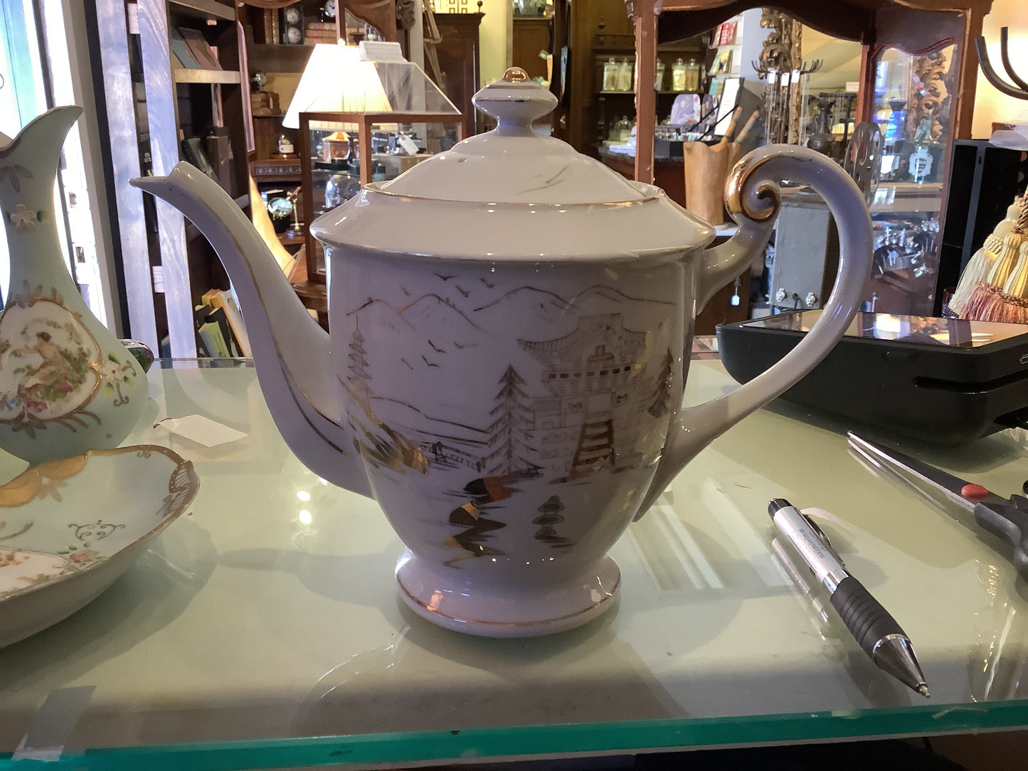 600. Kutani teapot