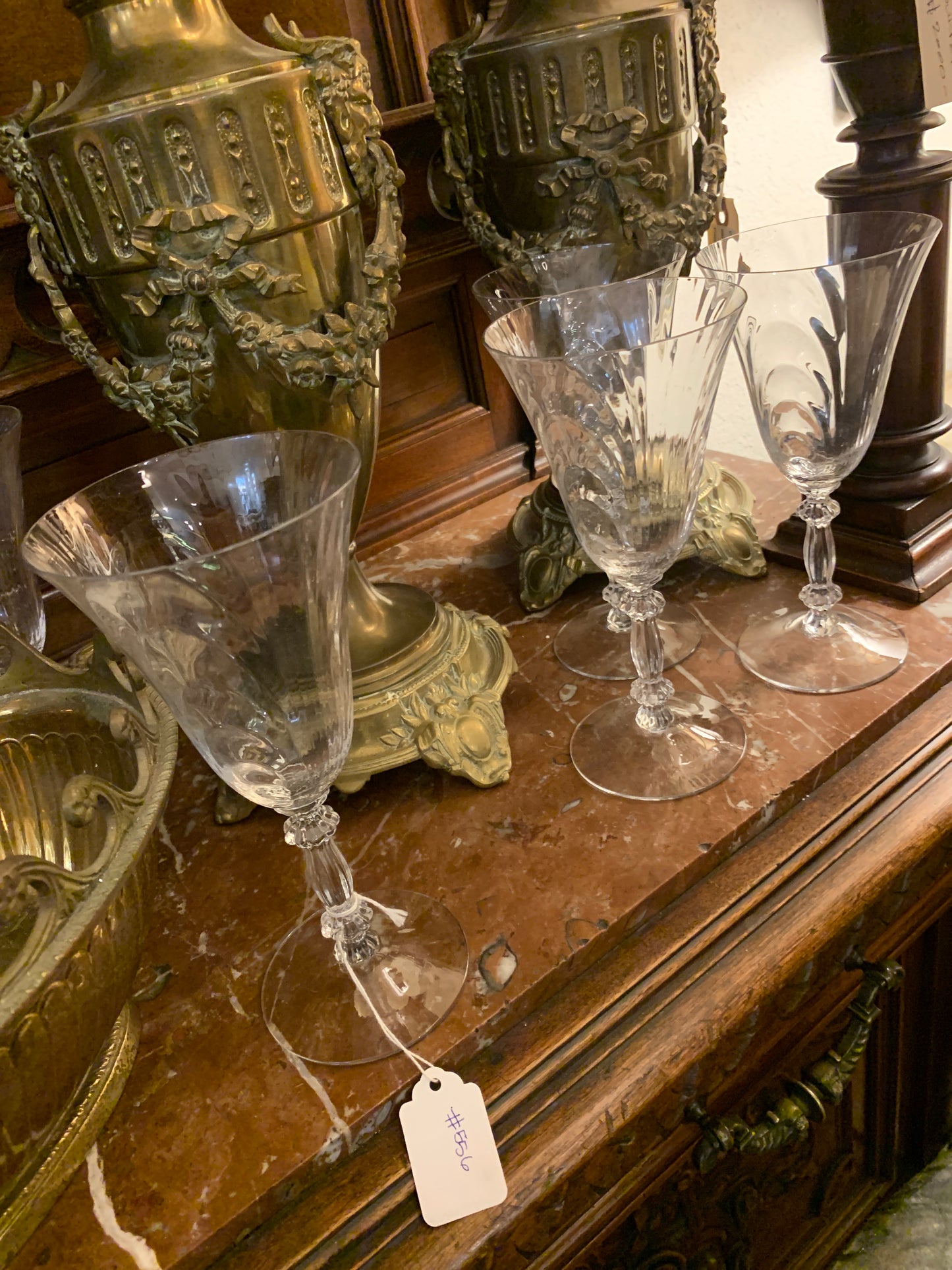 556. Swirl cut stem glasses/8