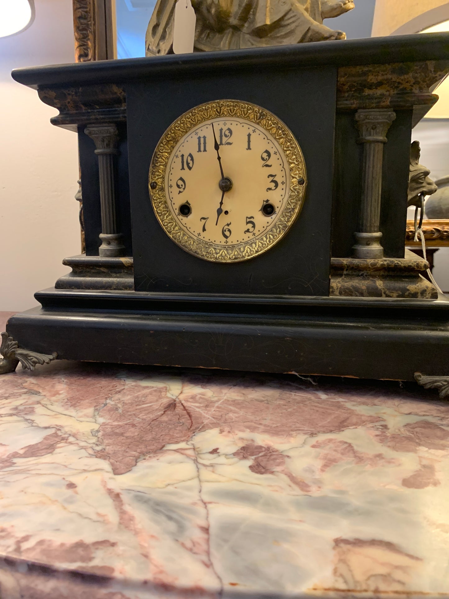 127. Mantle clock black