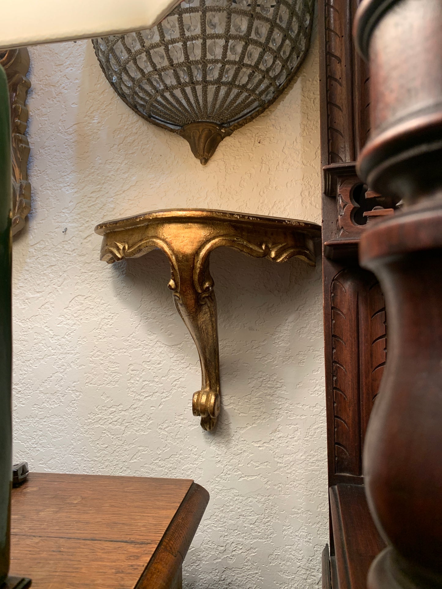 4037. Gilt decorative crafts shelves
