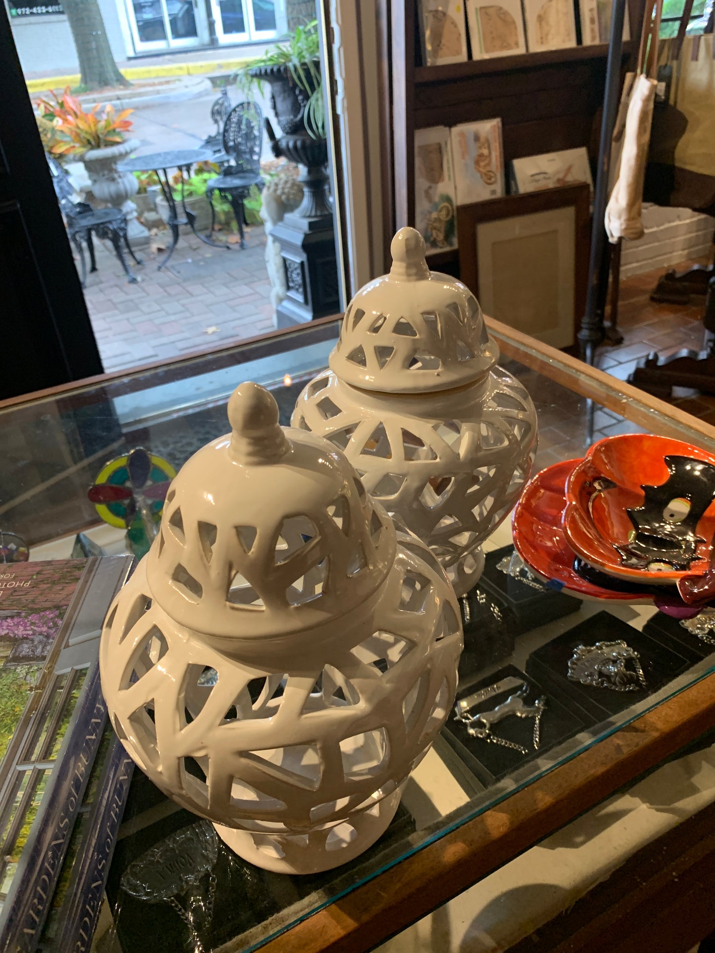 724. White porcelain lanterns/pair