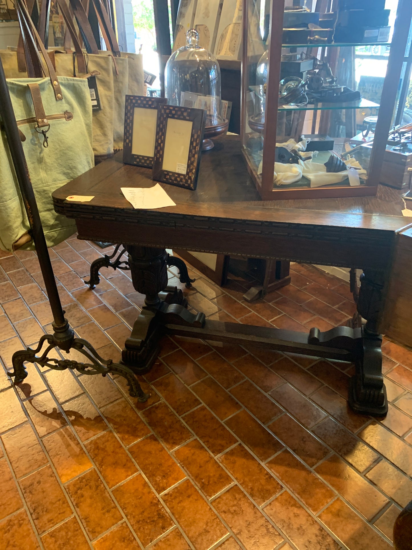 497. Expandable table/desk