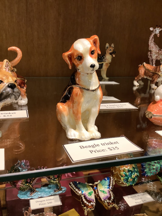 3078. Beagle trinket
