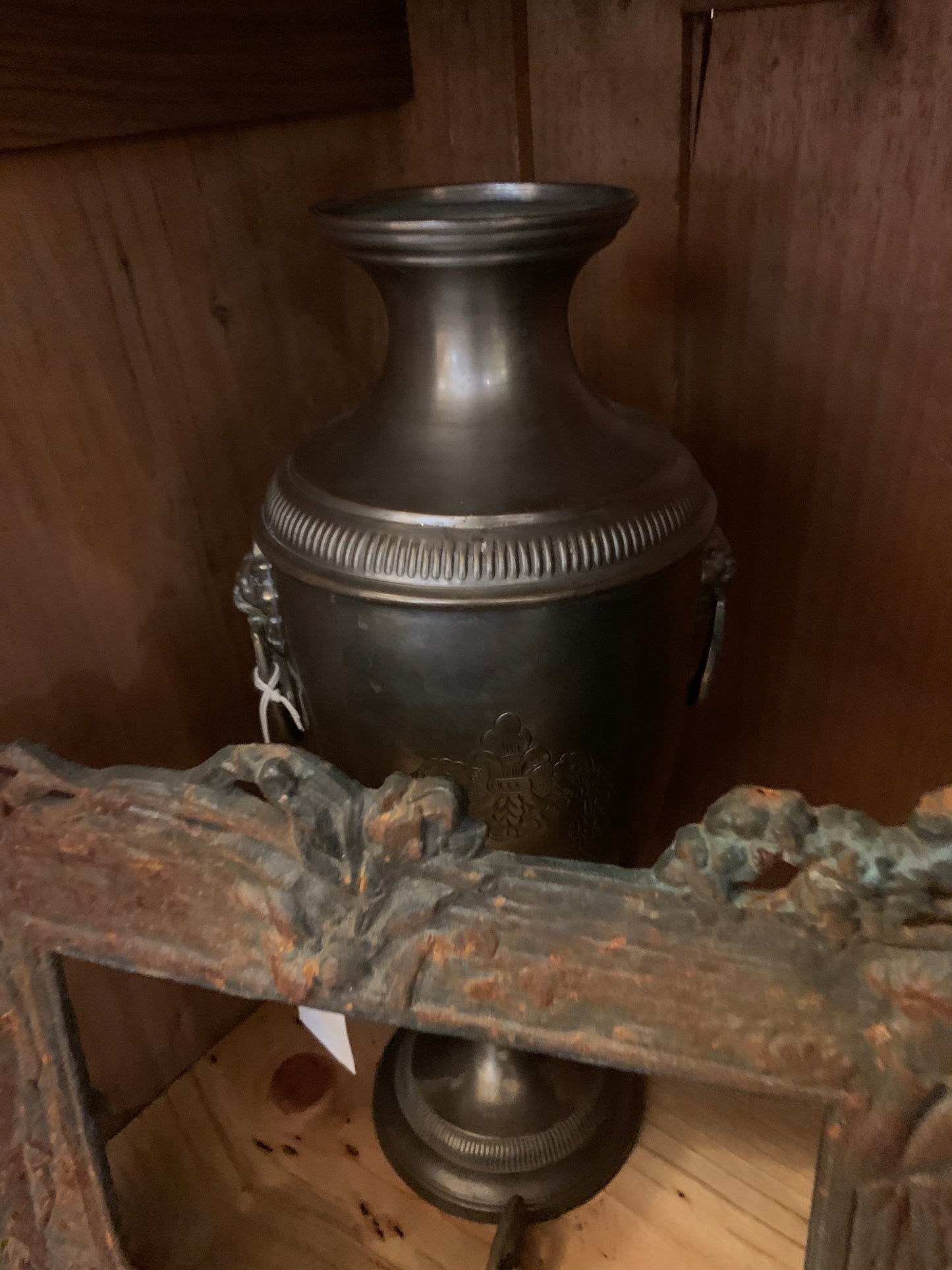 891. Metal urn