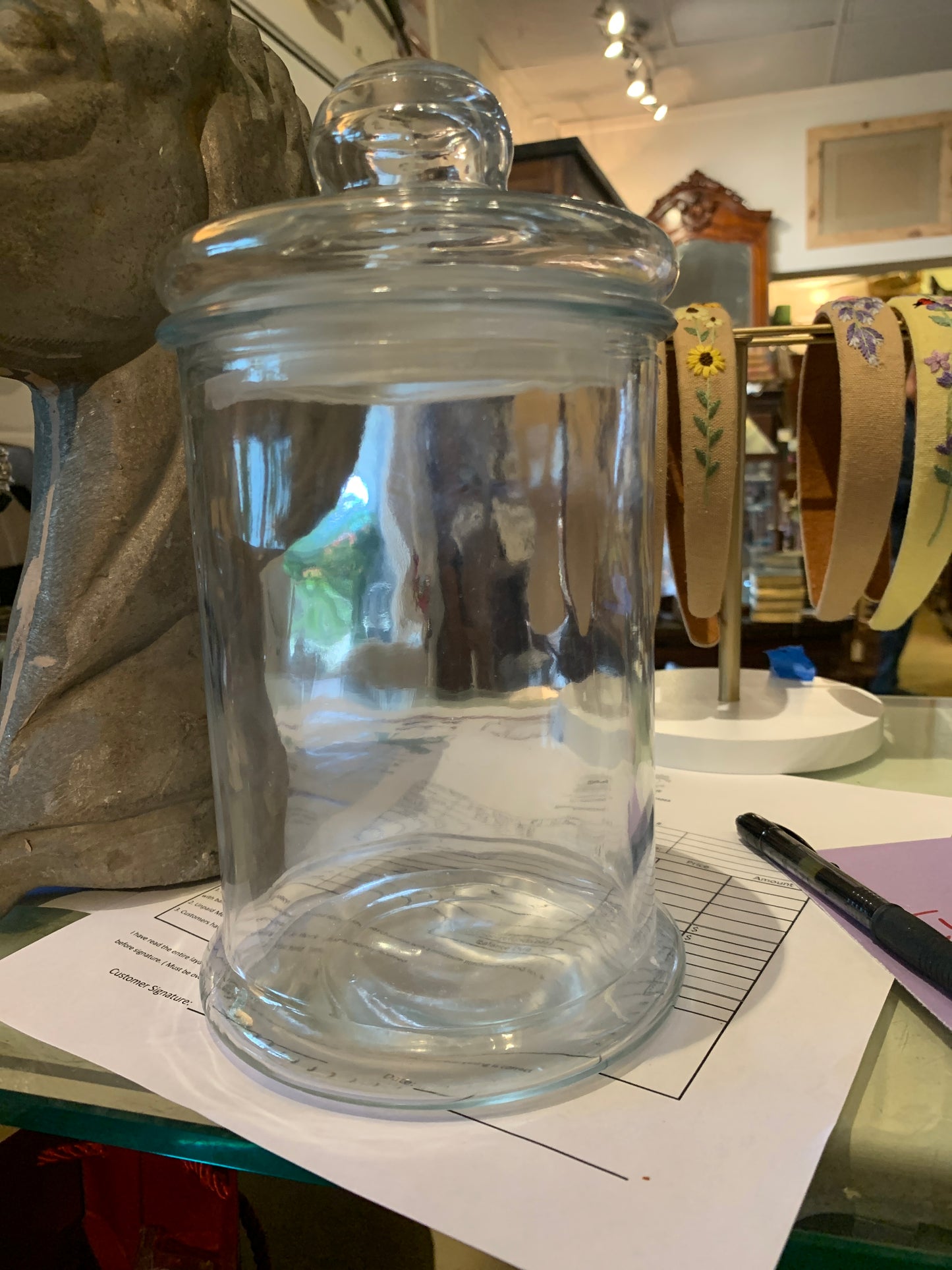 747. Lidded glass cannister