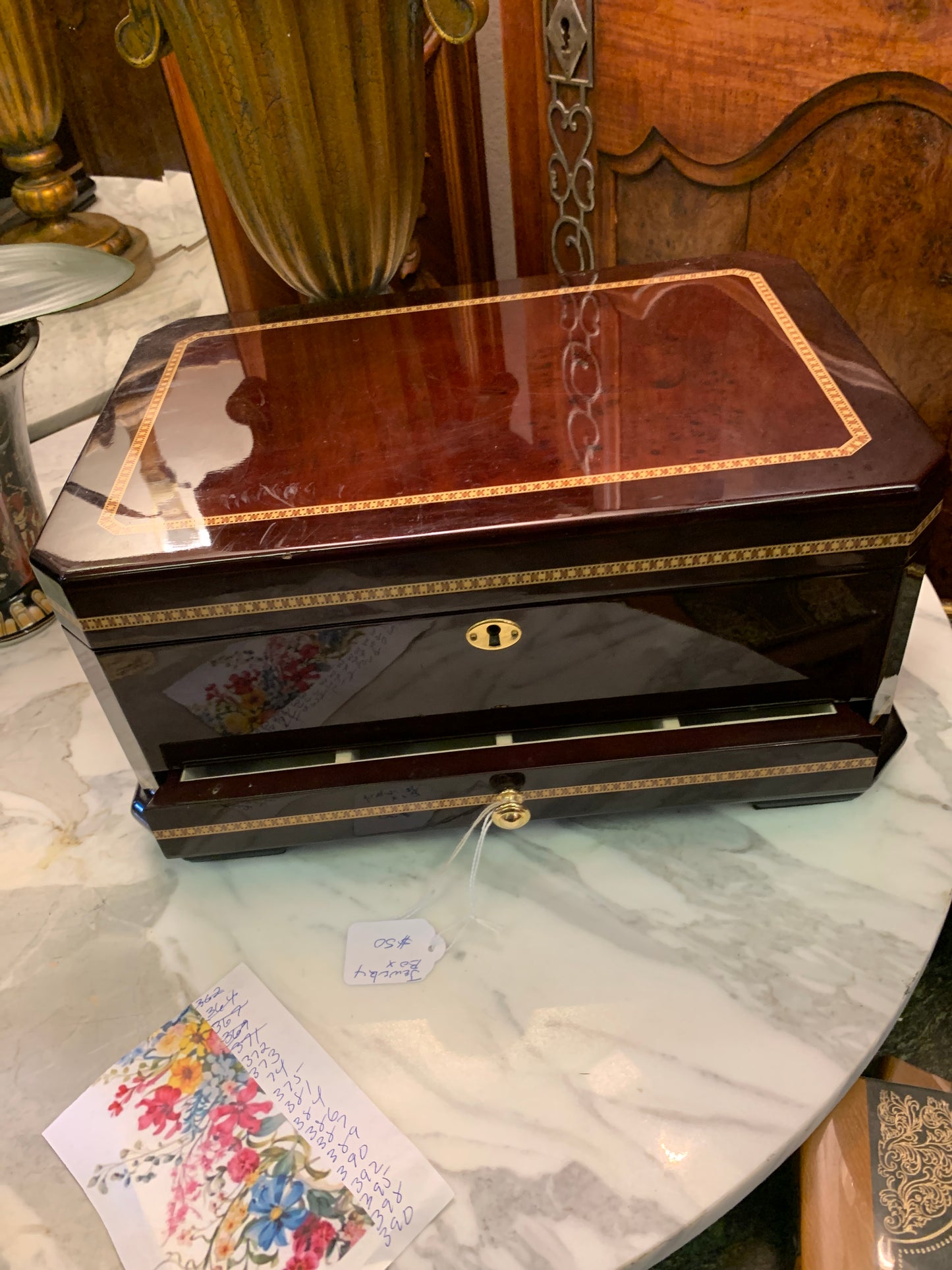 371. Jewelry box