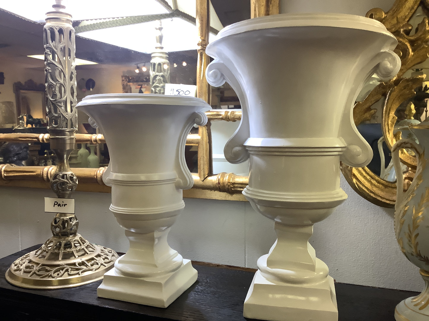 581. White urn pair