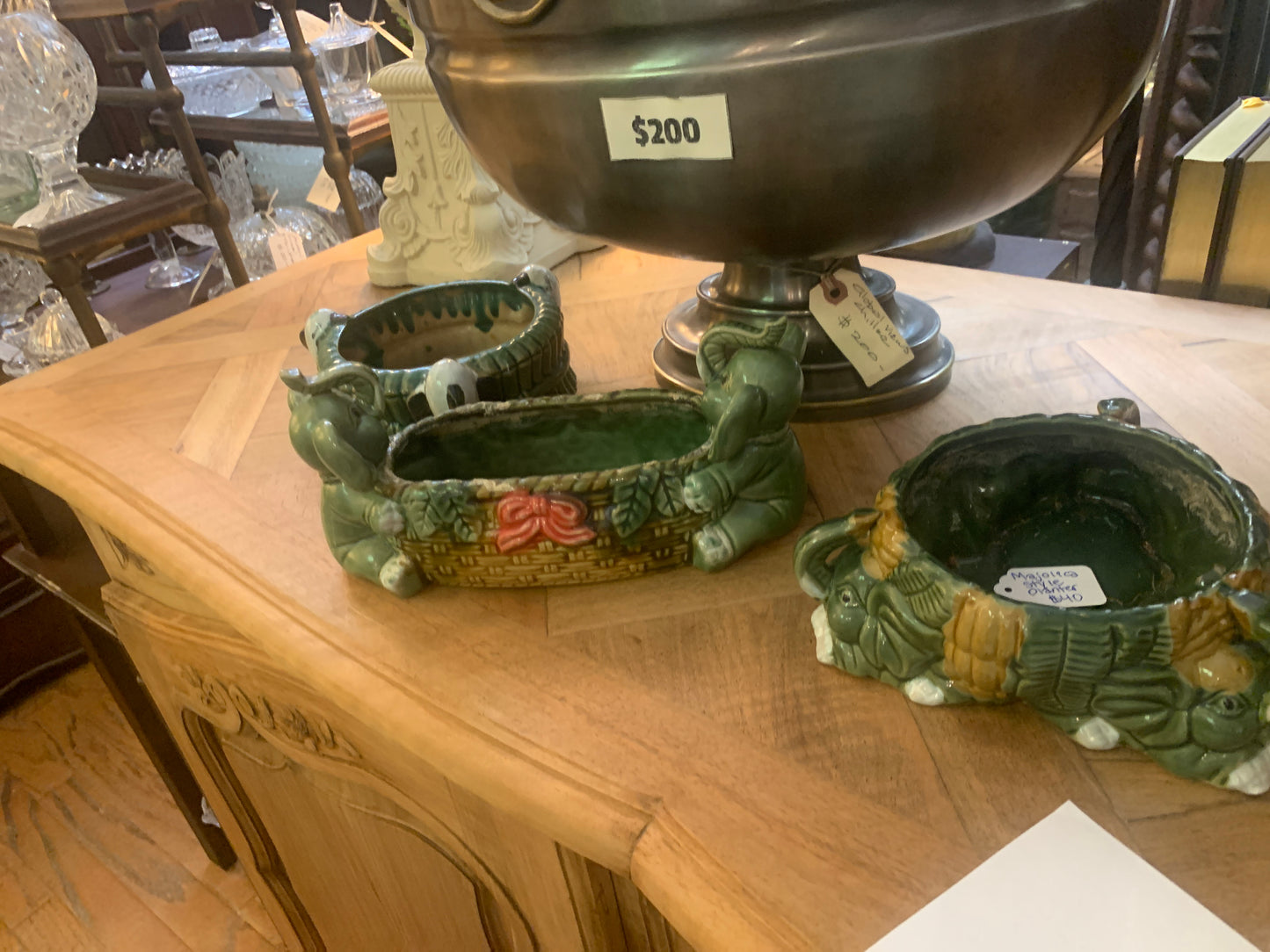625. Majolica style planter