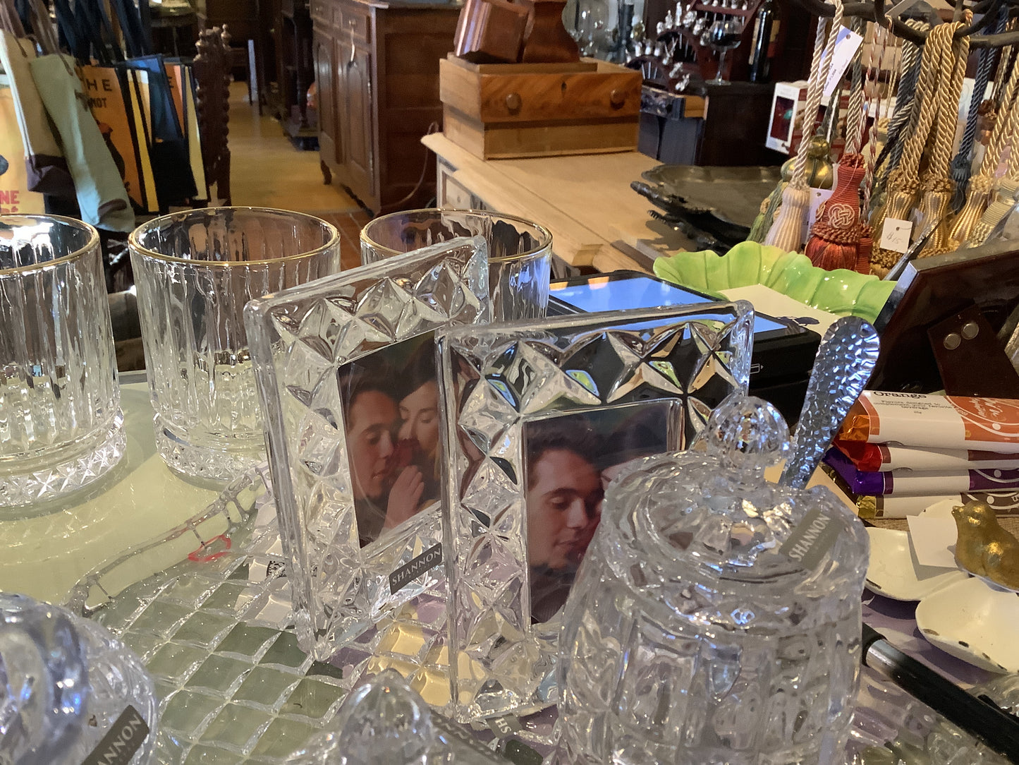 Glass picture frame