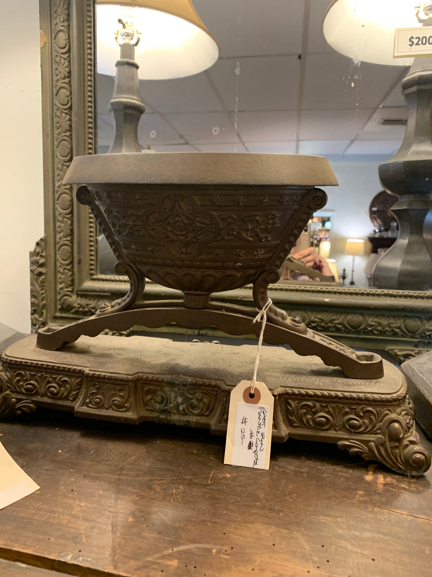 320. Cast iron mantle compote