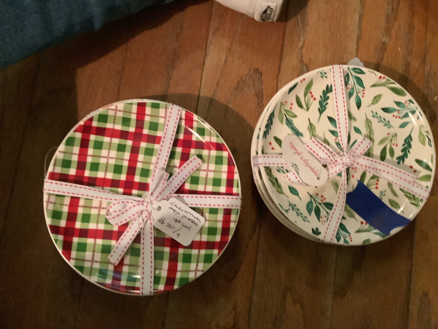 601. Christmas app plates/4