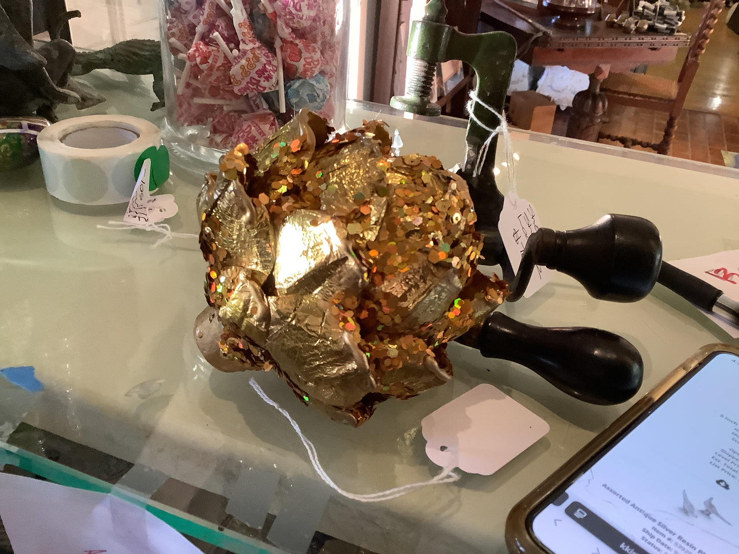 Gold glitter artichoke