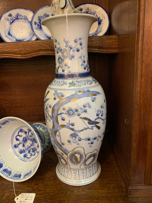 2090. Blue white handpainted porcelain vase