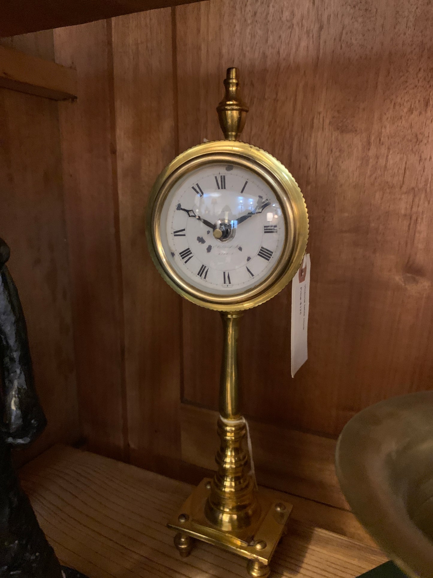 913. Victoria table clock