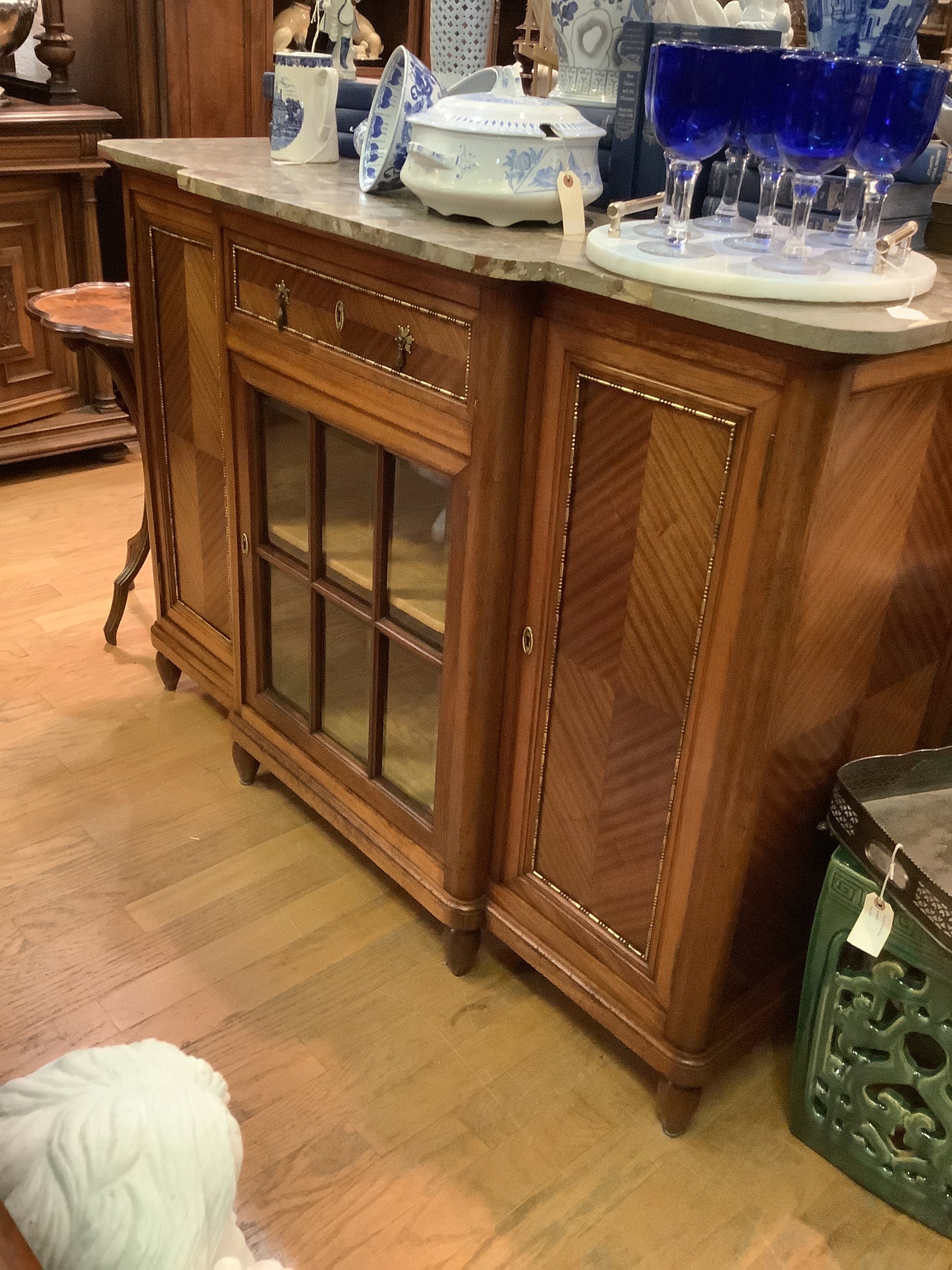 1032. Marble top directorie buffet