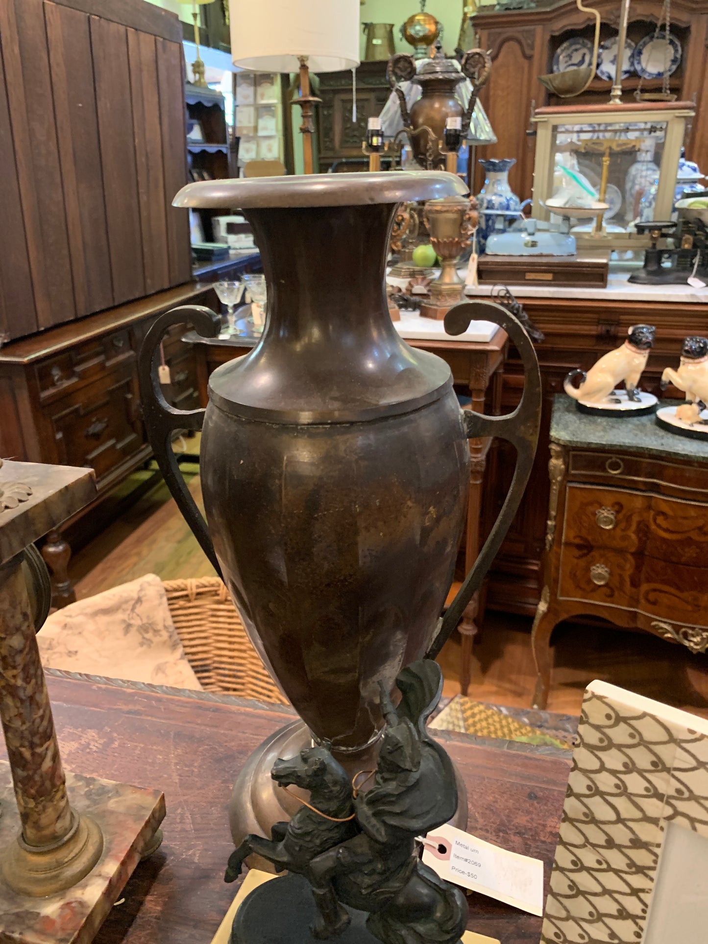 2069. Metal urn