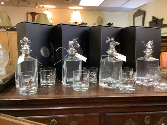 236. Arthur court decanter set