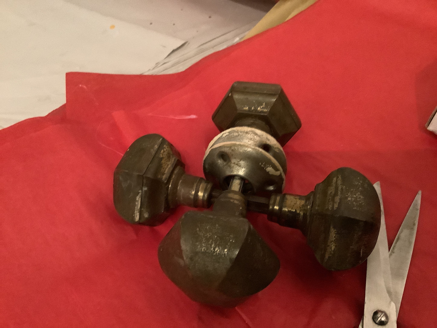 3074. Old knobs