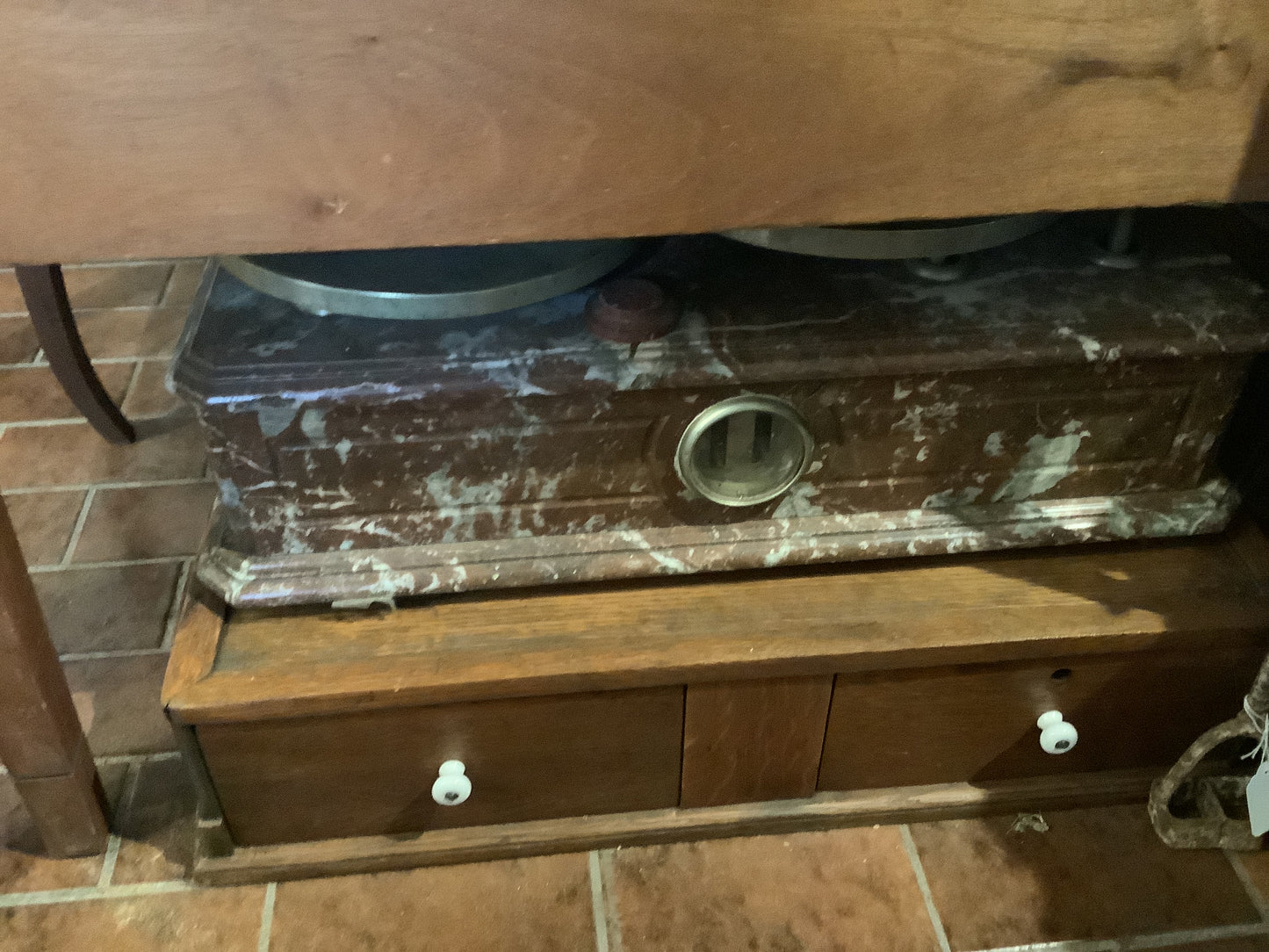 1129. French marble scale