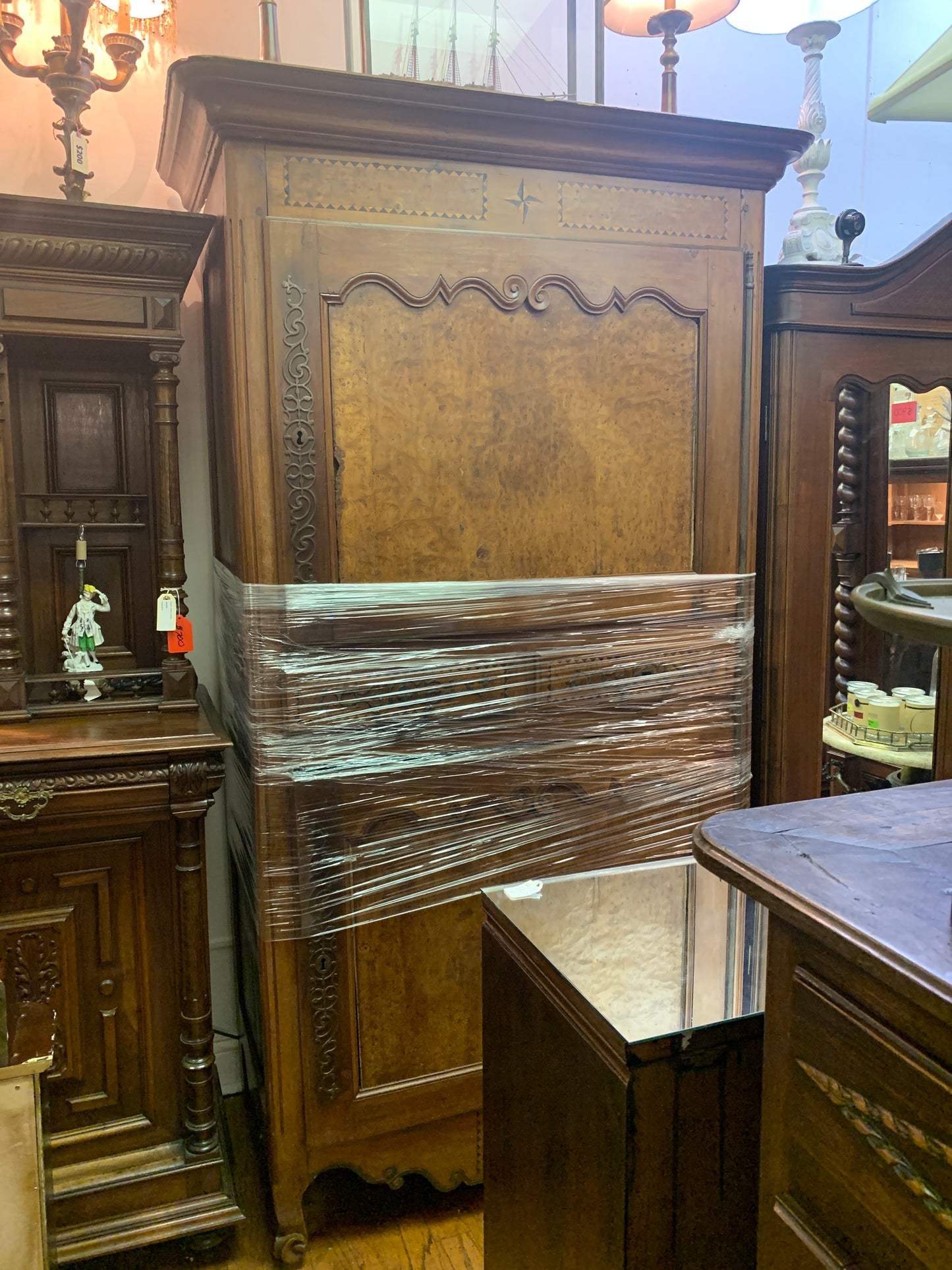 581. Peg construction armoire