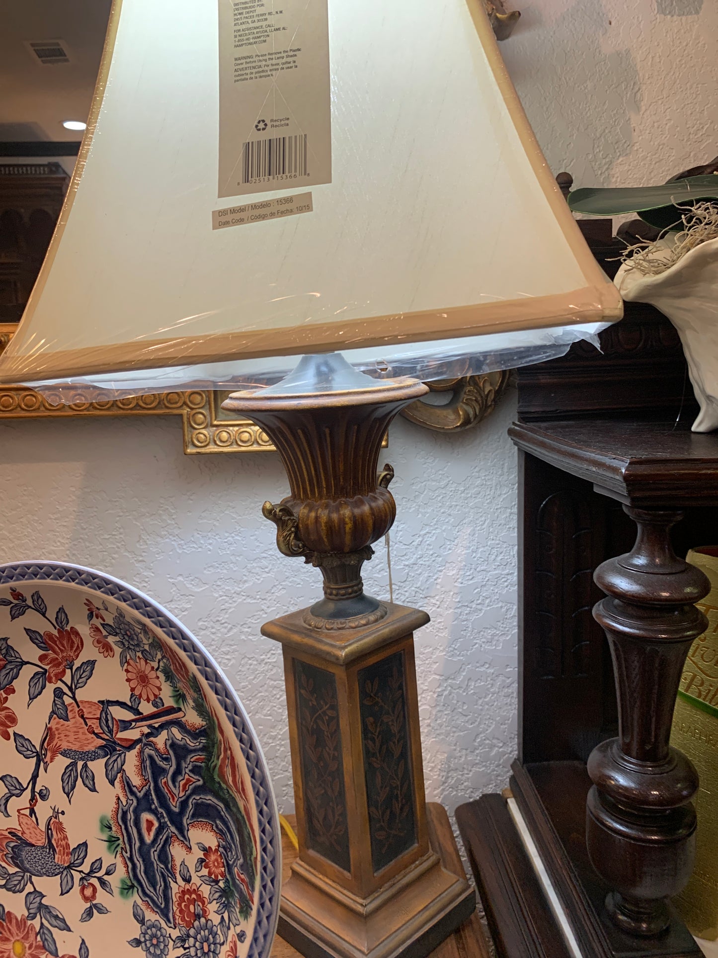 653. Urn lamps