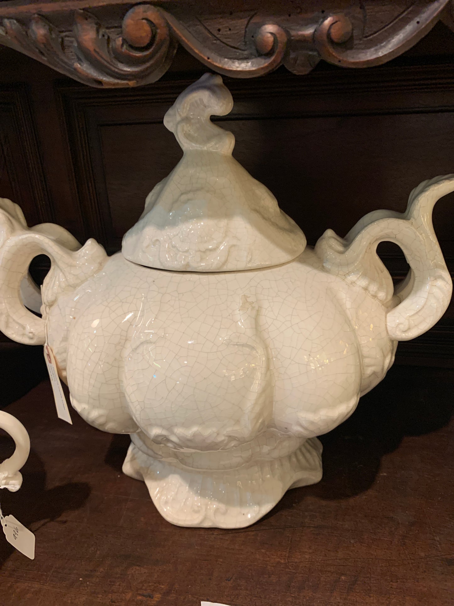 304. Decorative crackle tureen