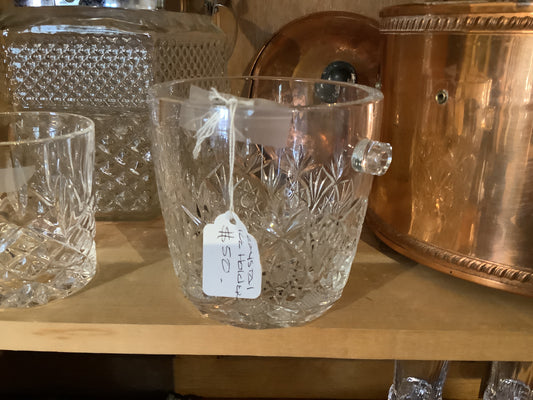 681. Crystal ice holder