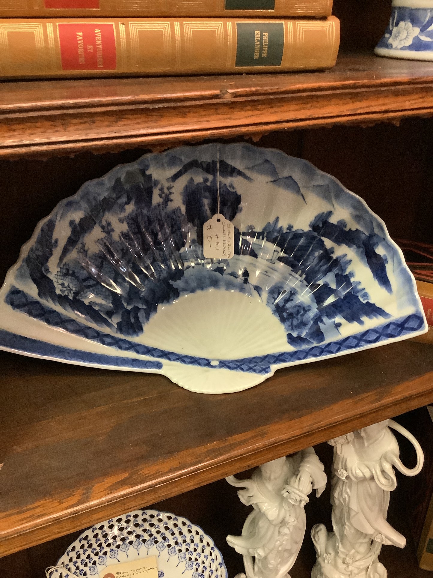 511. Blue and white shell bowl