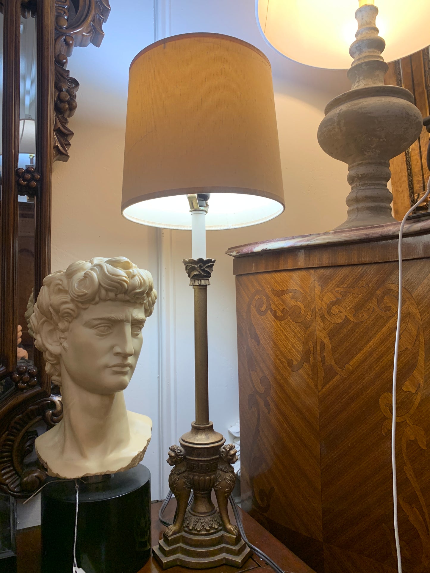 947. Buffet lamps